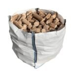 Sack mit losen Holzbriketts